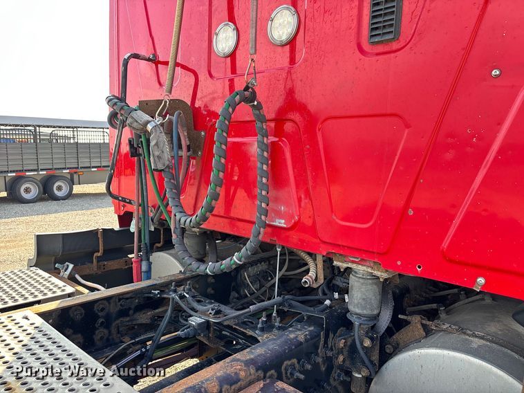 image for item DU1251 2014 International Pro Star Plus semi truck