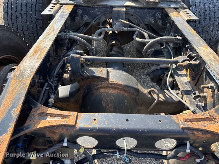 image for item DU1251 2014 International Pro Star Plus semi truck