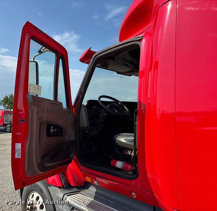 image for item DU1251 2014 International Pro Star Plus semi truck