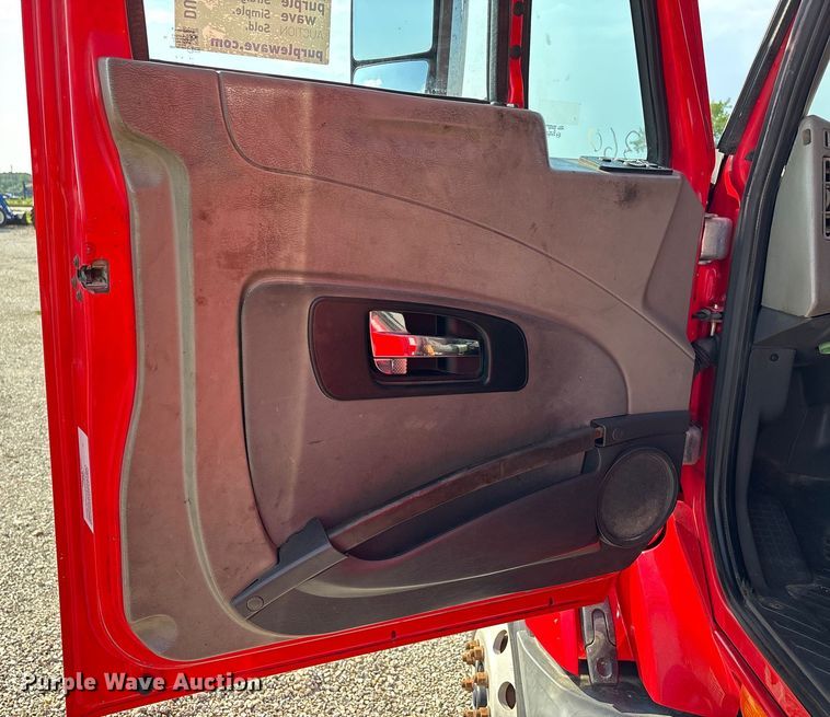 image for item DU1251 2014 International Pro Star Plus semi truck