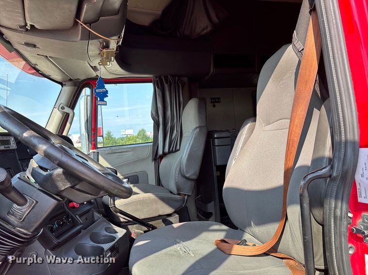 image for item DU1251 2014 International Pro Star Plus semi truck