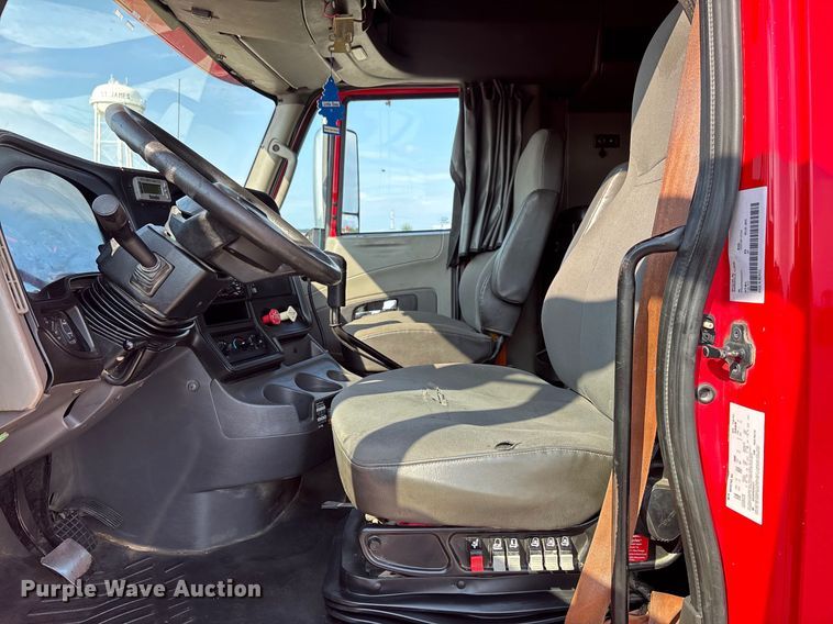 image for item DU1251 2014 International Pro Star Plus semi truck