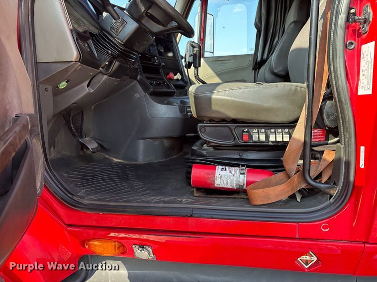 image for item DU1251 2014 International Pro Star Plus semi truck