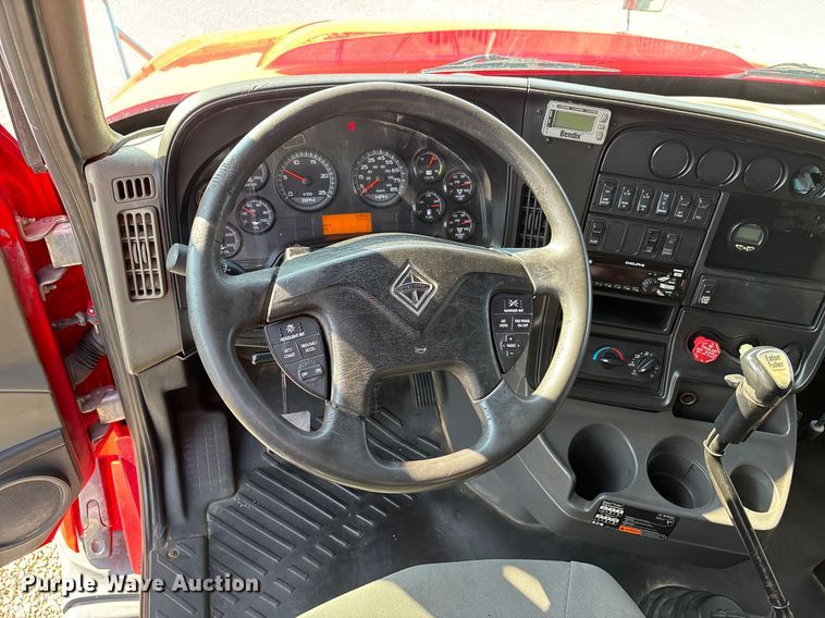 image for item DU1251 2014 International Pro Star Plus semi truck