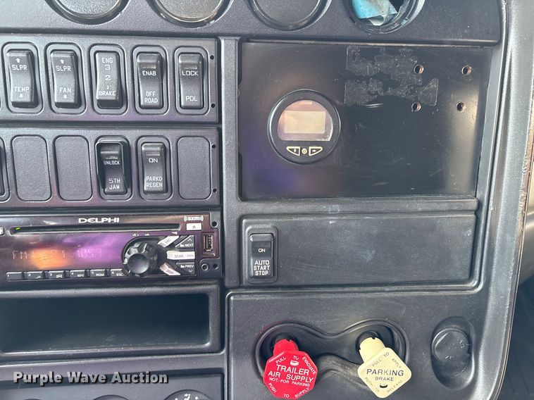 image for item DU1251 2014 International Pro Star Plus semi truck