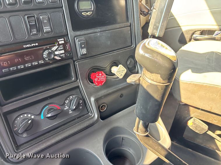 image for item DU1251 2014 International Pro Star Plus semi truck