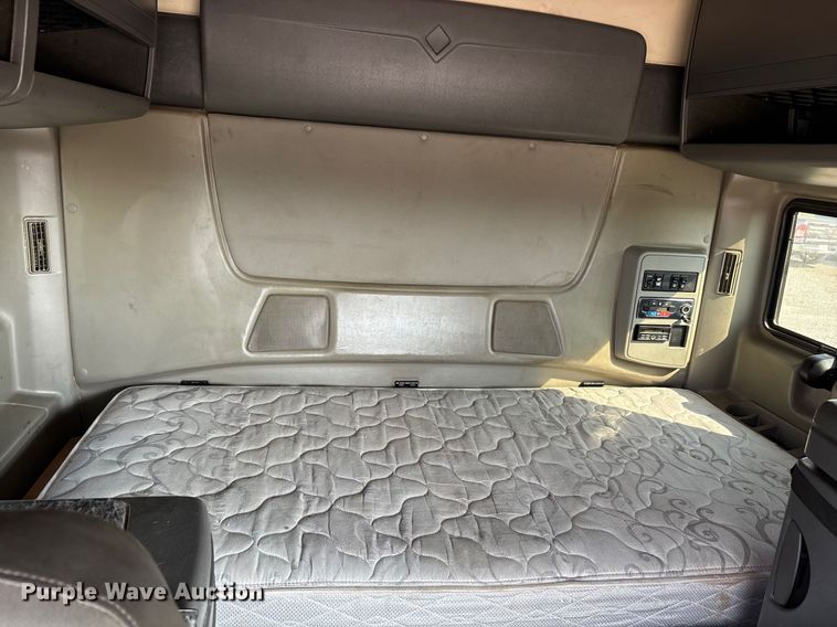 image for item DU1251 2014 International Pro Star Plus semi truck