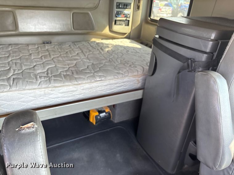 image for item DU1251 2014 International Pro Star Plus semi truck