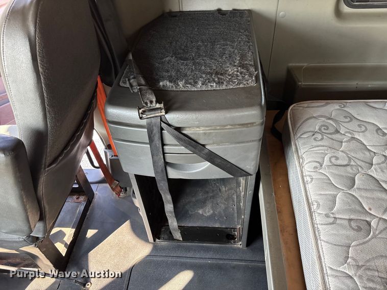 image for item DU1251 2014 International Pro Star Plus semi truck