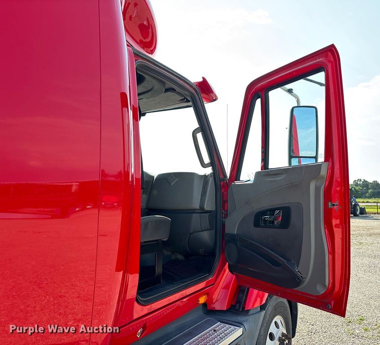 image for item DU1251 2014 International Pro Star Plus semi truck