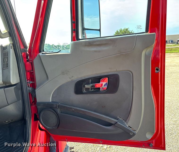 image for item DU1251 2014 International Pro Star Plus semi truck