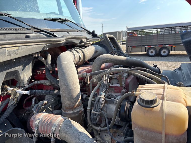 image for item DU1251 2014 International Pro Star Plus semi truck