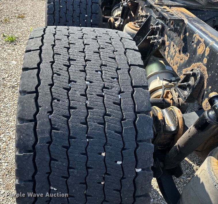 image for item DU1251 2014 International Pro Star Plus semi truck