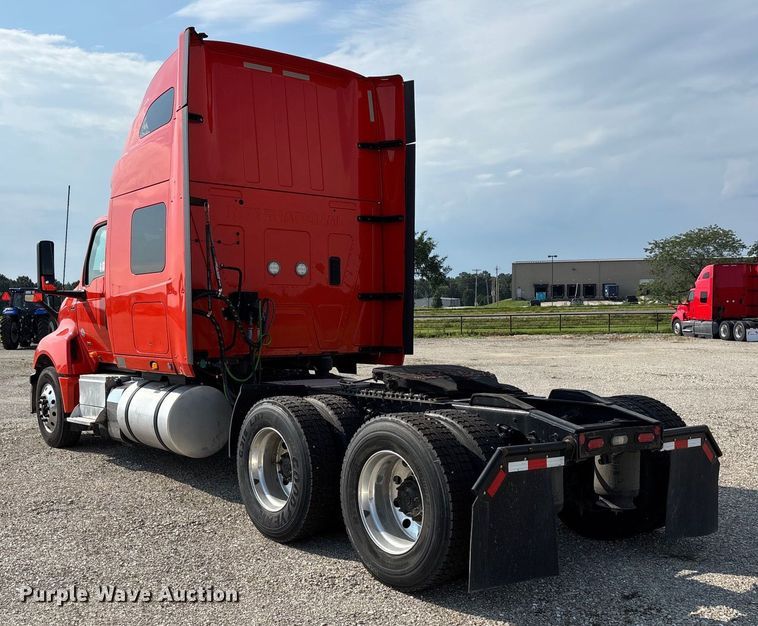 image for item DU1252 2021 International  LT625 semi truck