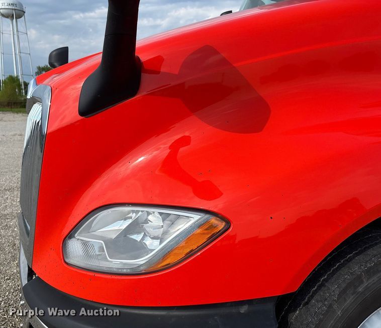 image for item DU1252 2021 International  LT625 semi truck