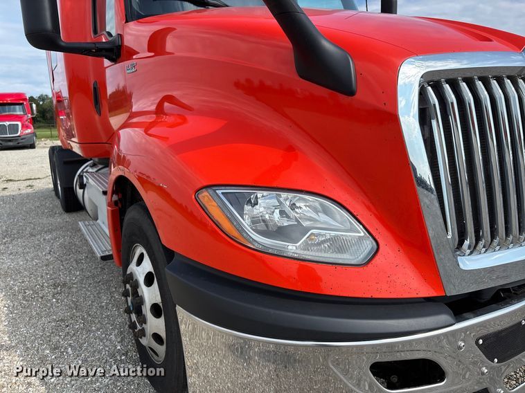 image for item DU1252 2021 International  LT625 semi truck