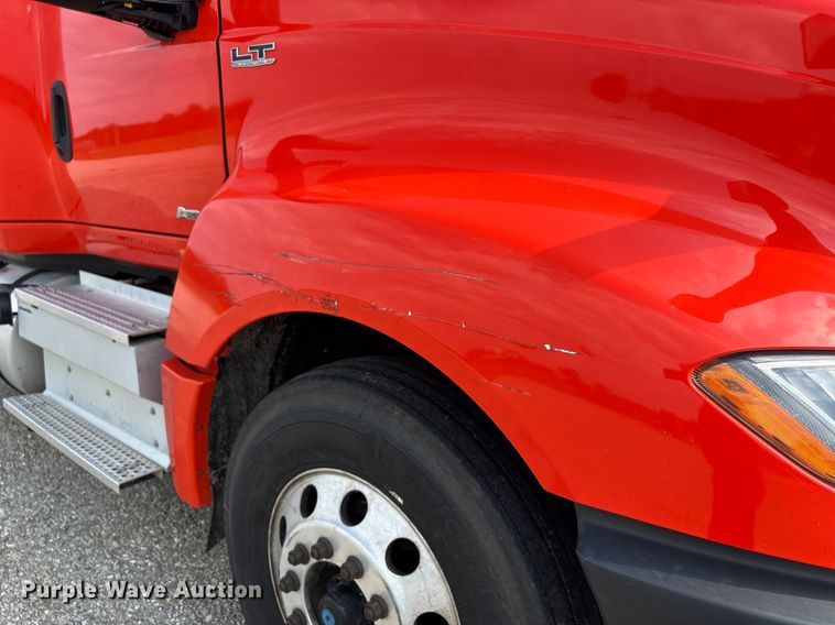 image for item DU1252 2021 International  LT625 semi truck