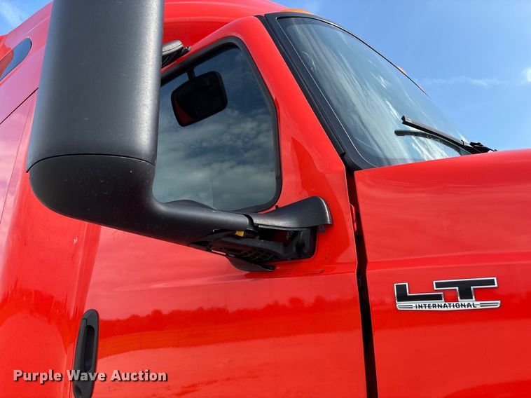 image for item DU1252 2021 International  LT625 semi truck