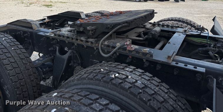 image for item DU1252 2021 International  LT625 semi truck