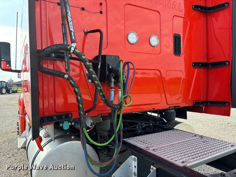 image for item DU1252 2021 International  LT625 semi truck