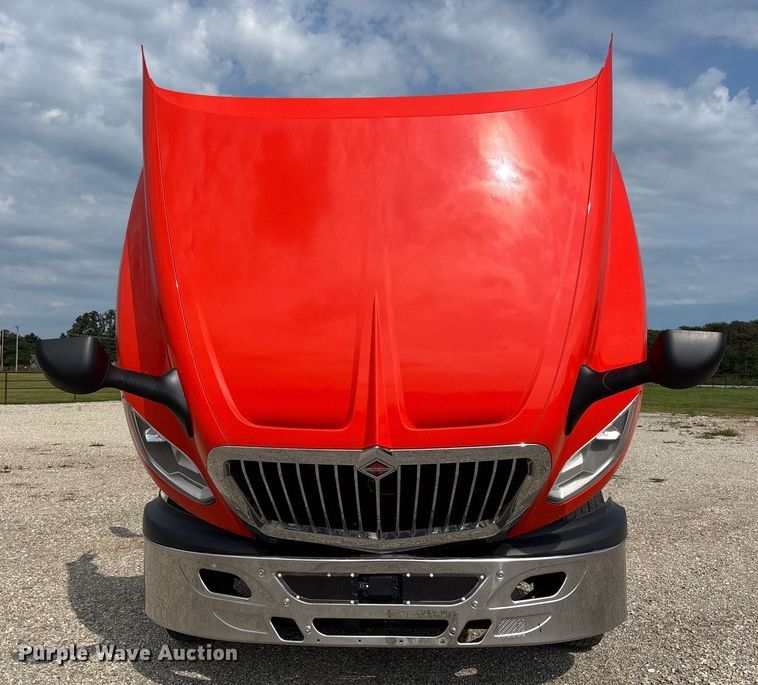 image for item DU1252 2021 International  LT625 semi truck