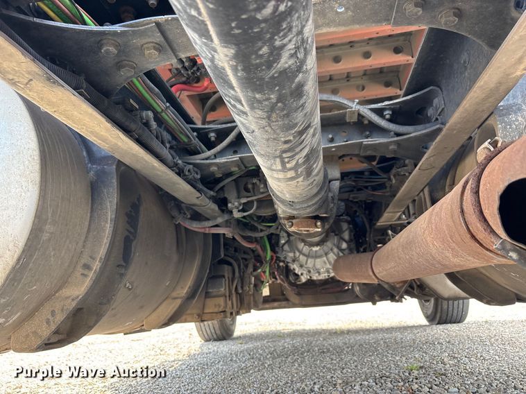 image for item DU1252 2021 International  LT625 semi truck