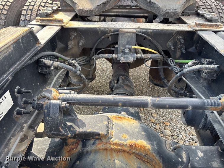 image for item DU1252 2021 International  LT625 semi truck