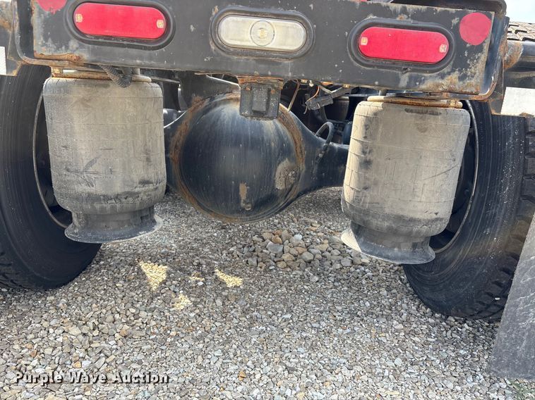 image for item DU1252 2021 International  LT625 semi truck