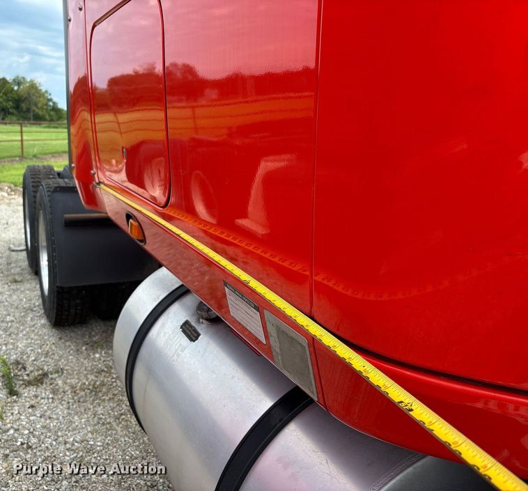 image for item DU1252 2021 International  LT625 semi truck