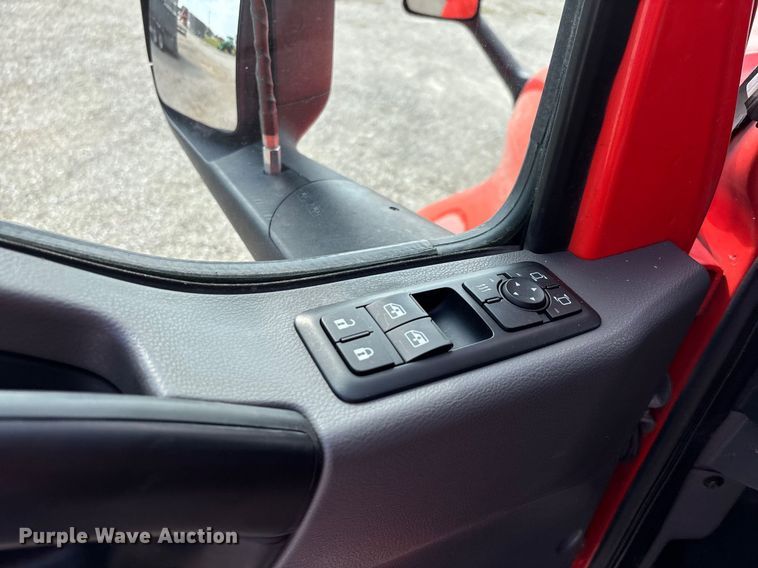 image for item DU1252 2021 International  LT625 semi truck