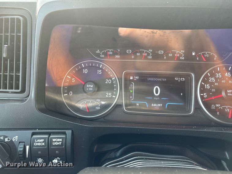 image for item DU1252 2021 International  LT625 semi truck