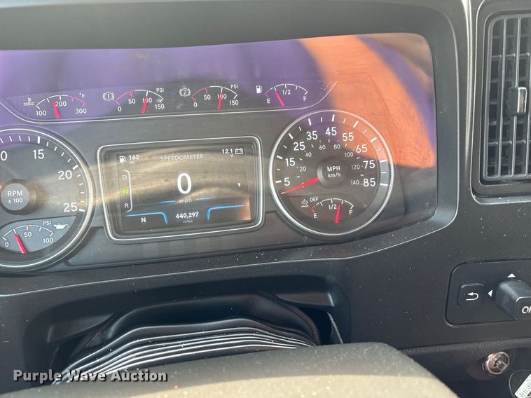 image for item DU1252 2021 International  LT625 semi truck