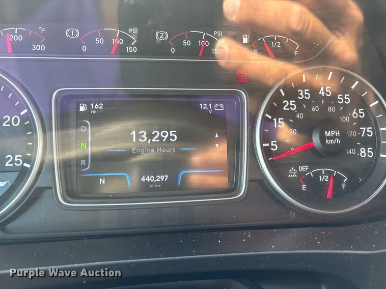 image for item DU1252 2021 International  LT625 semi truck