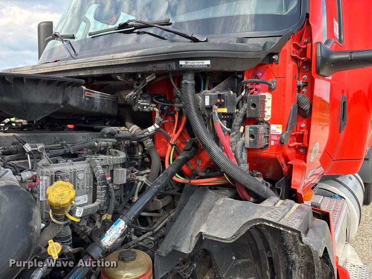 image for item DU1252 2021 International  LT625 semi truck