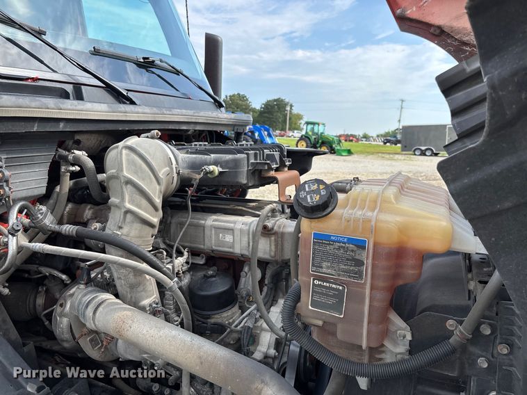 image for item DU1252 2021 International  LT625 semi truck