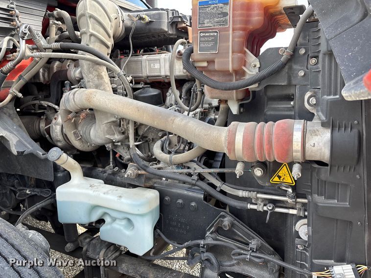 image for item DU1252 2021 International  LT625 semi truck