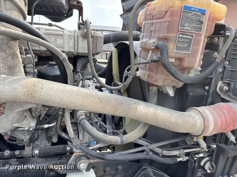 image for item DU1252 2021 International  LT625 semi truck