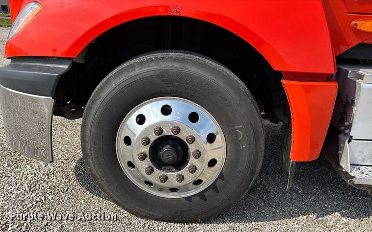 image for item DU1252 2021 International  LT625 semi truck