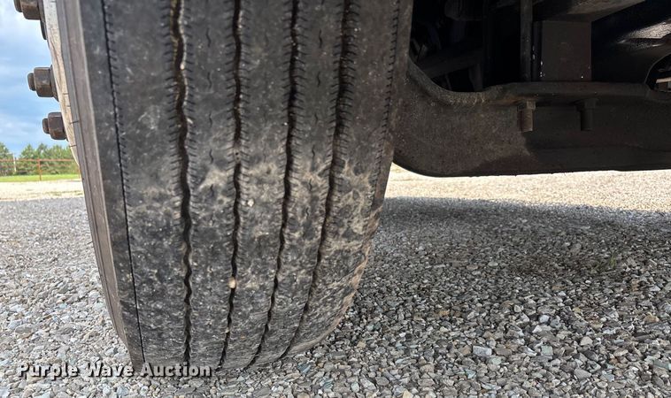 image for item DU1252 2021 International  LT625 semi truck