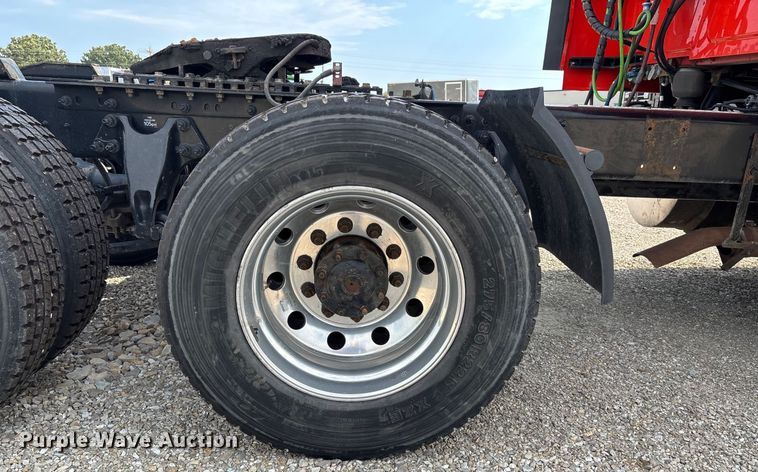 image for item DU1252 2021 International  LT625 semi truck