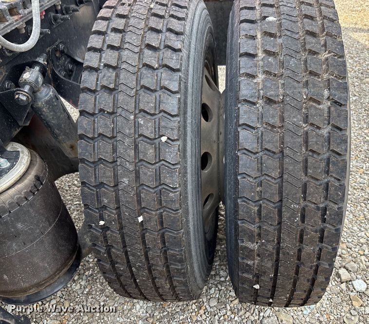 image for item DU1252 2021 International  LT625 semi truck