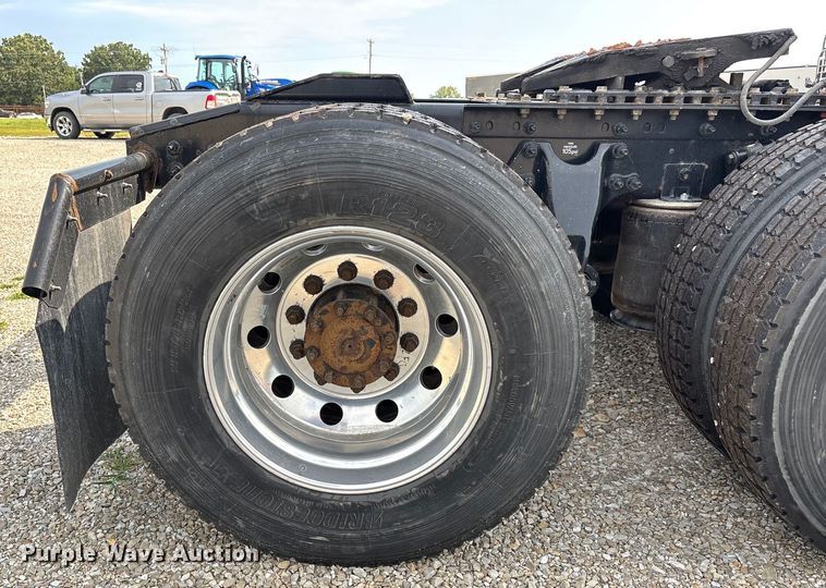 image for item DU1252 2021 International  LT625 semi truck