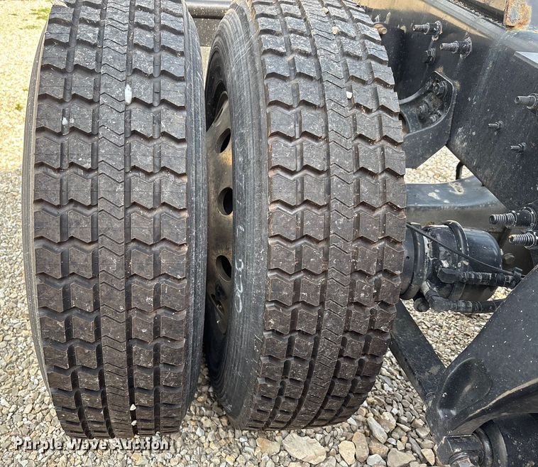 image for item DU1252 2021 International  LT625 semi truck