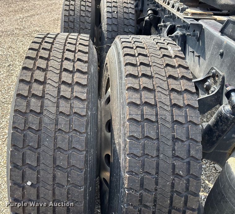 image for item DU1252 2021 International  LT625 semi truck