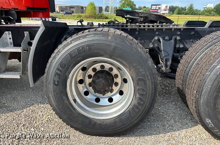 image for item DU1252 2021 International  LT625 semi truck