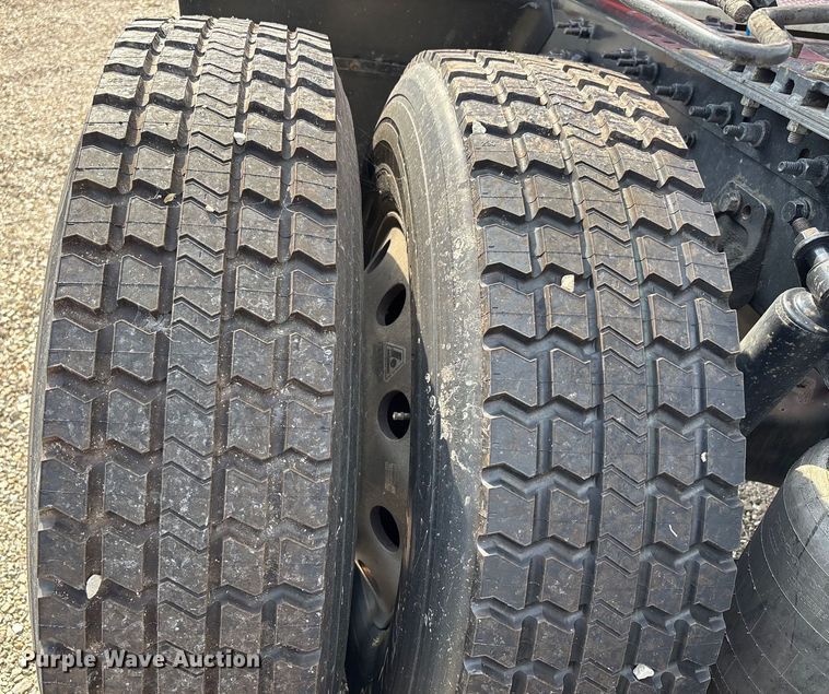 image for item DU1252 2021 International  LT625 semi truck