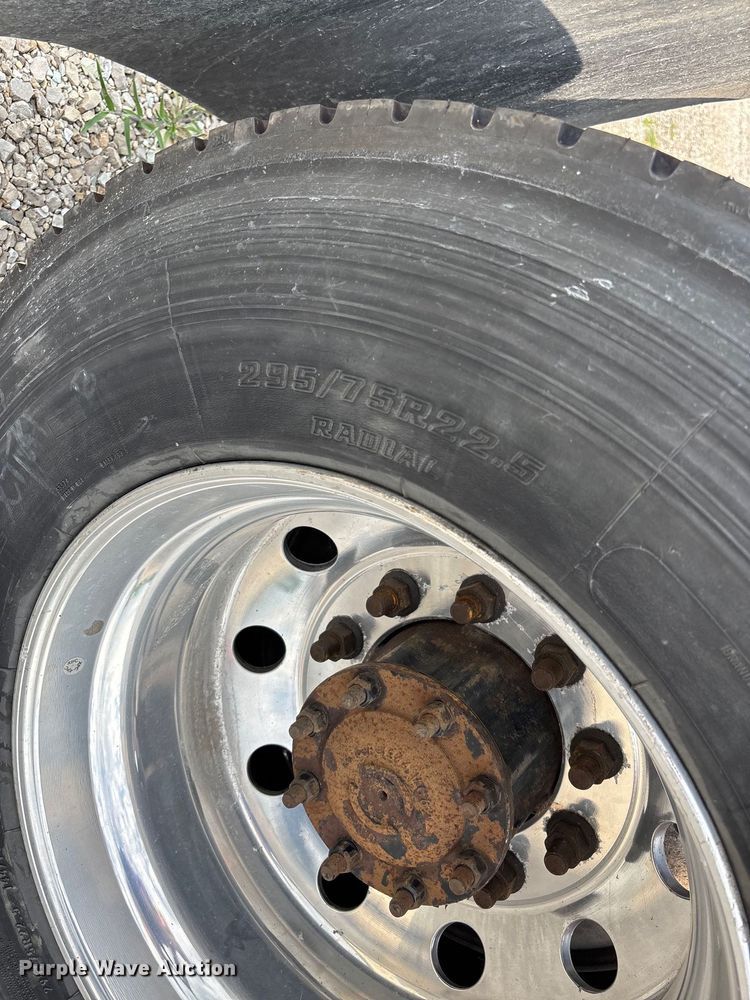 image for item DU1252 2021 International  LT625 semi truck