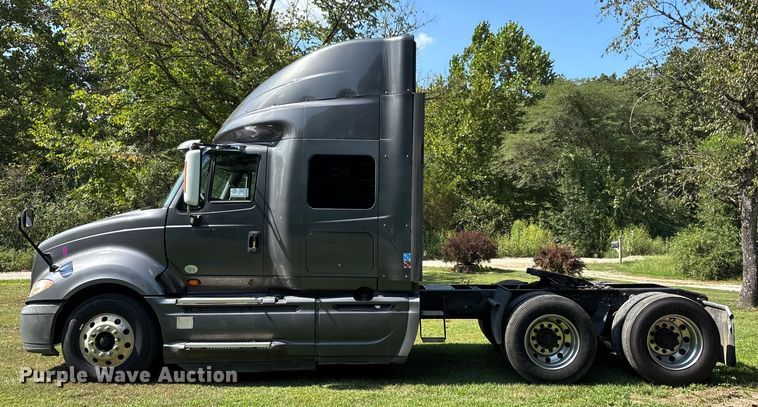 image for item DU1270 2016 International ProStar Plus semi truck