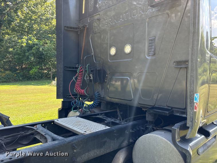 image for item DU1270 2016 International ProStar Plus semi truck