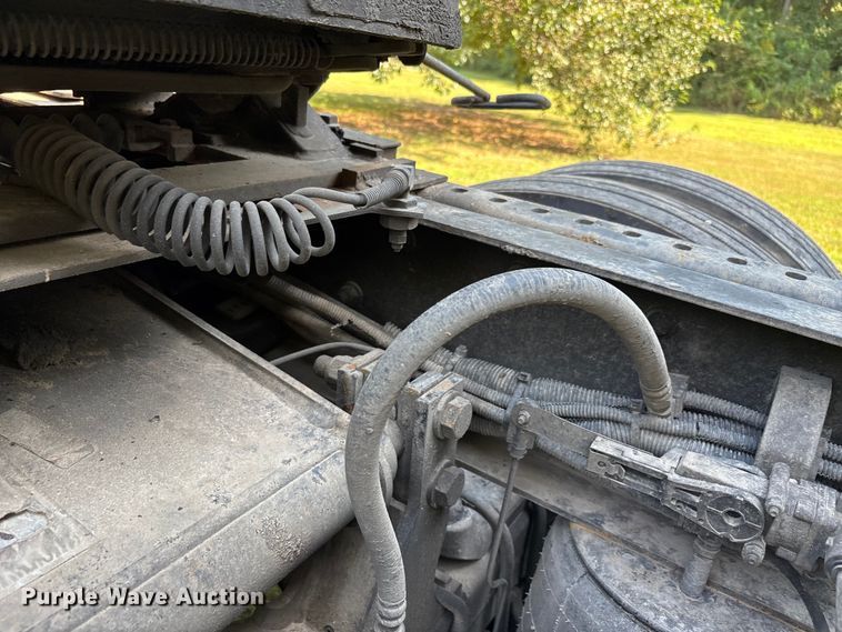 image for item DU1270 2016 International ProStar Plus semi truck